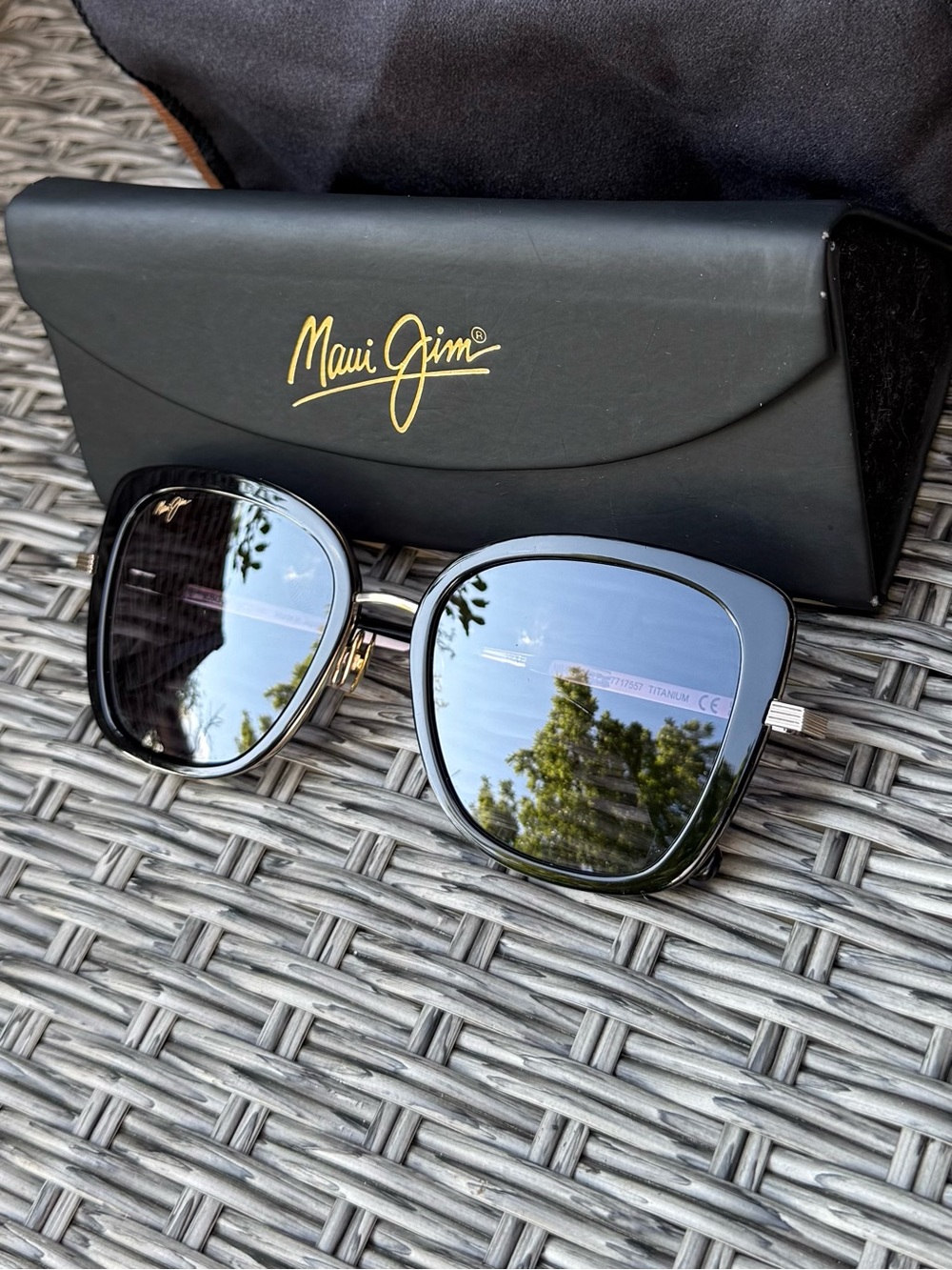 Maui Jim Polarized Violet Lake Sunglasses EUC - Picture 6 of 7